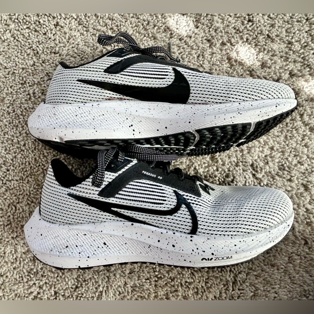 Nike Air Zoom Pegasus 40 shoes. White and Black Athletic Shoes. Women’s Size 7